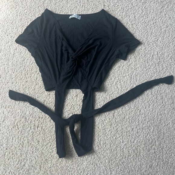 black hollister wrap tie crop top - Picture 1 of 3